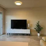 Piso 2 Habitaciones, Salon 2 Bano En Puerto Banus Vista Mar !