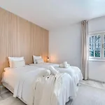 Modern 3 Bdrm Apt With Sea Views & Pool Newly Renovated