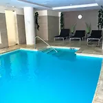 Spacious Apartment With 3 Pools & Gym