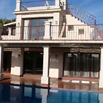 Casa Farah Villa Marbella Golden Mile Coral Beach Behind Aldi