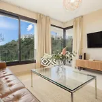 Moderno apartamento vacacional con increbles vistas al mar con spa y gimnasio