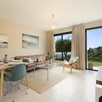 Moderno apartamento vacacional con increbles vistas al mar con spa y gimnasio