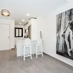 By Riva - Beautiful 1 Bedroom Chic Apartment In Banus Gardens