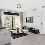 By Riva - Beautiful 1 Bedroom Chic Apartment In Banus Gardens