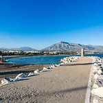 By Riva - Beautiful 1 Bedroom Chic Apartment In Banus Gardens