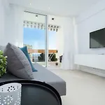 Seaview Flat With Sunny Balcony - Central Marbella