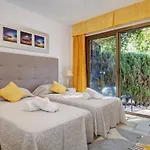 Villa With Private Pool And Garden In Marbella