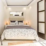 Luxurious 2 Bed Puerto Banús Apt - RDR193