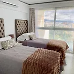 Skol 927A - Beachfront Central Luxury Penthouse