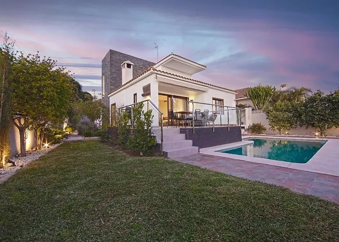 Modern Villa Close To Costabella Beach