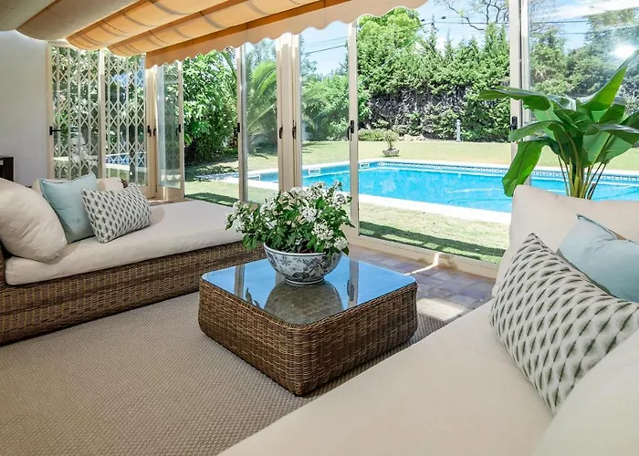 Cln- Spacious 6 Bedroom Villa Next To Beach
