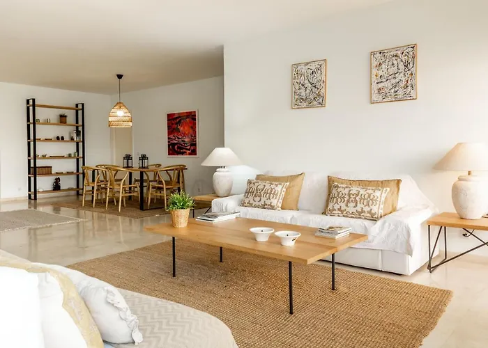 Guadalmina Beach Holidays Suite Apartment,