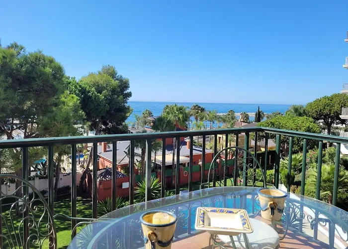 Beachfront Family Apartment In Puerto Banus