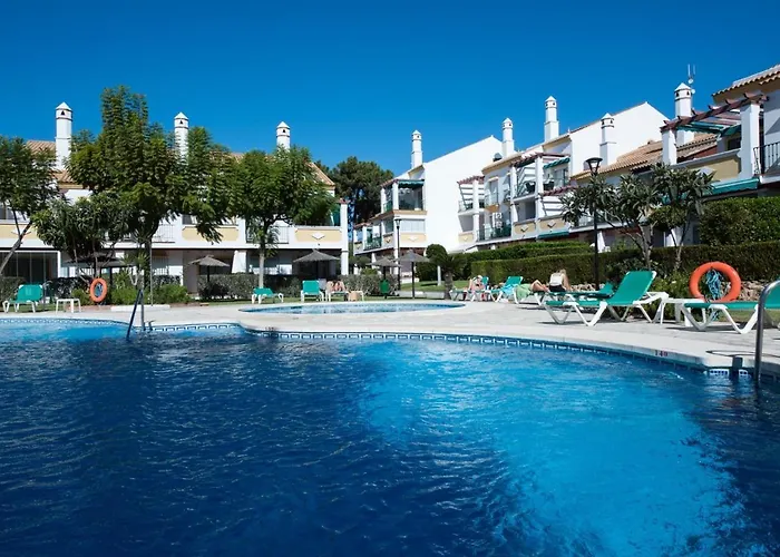 Spacious Flat With Pool In Marbella