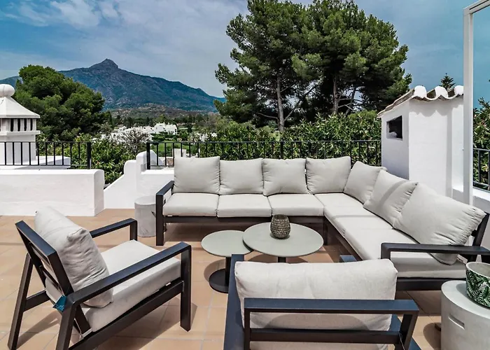 Charming And Modern 3-Bedroom Duplex In Aloha Pueblo With Mountain Views