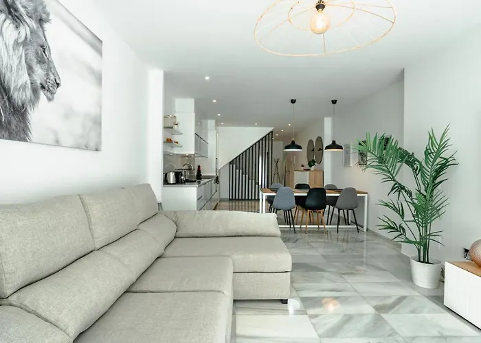 Amazing 2 bedroom apartment in Jardines Fuentes