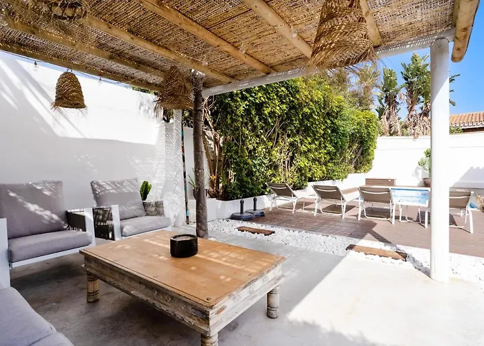 Villa Madrugada, Beachside Villa In Costabella