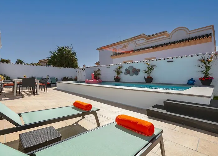 Spanish Style, Elegant 3 Bedroom Villa - 5 Minutes From The Beach!