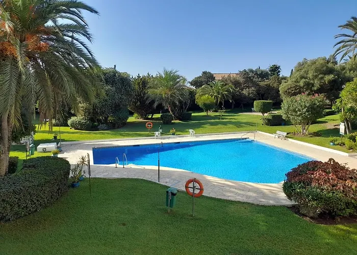 Apartment With Pool Near The Beach