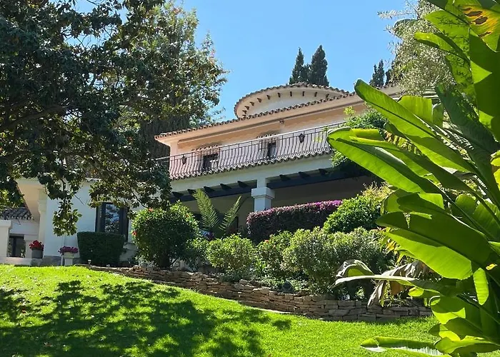 Villa Dos Palomas On The Golden Mile In Marbella