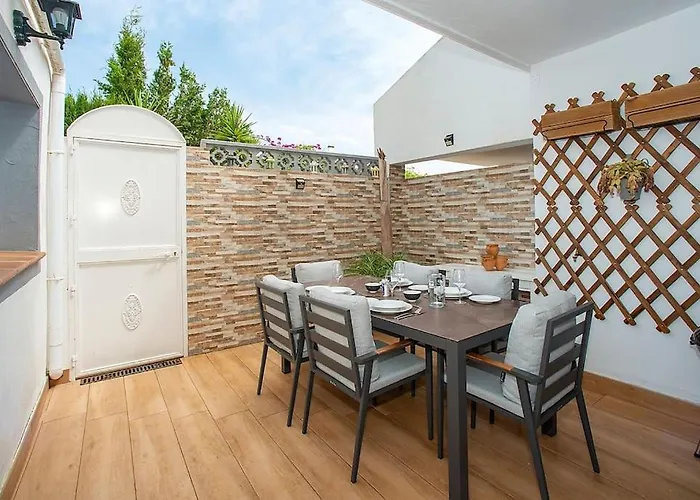 Beautiful And Quiet Family Townhouse In Great Location