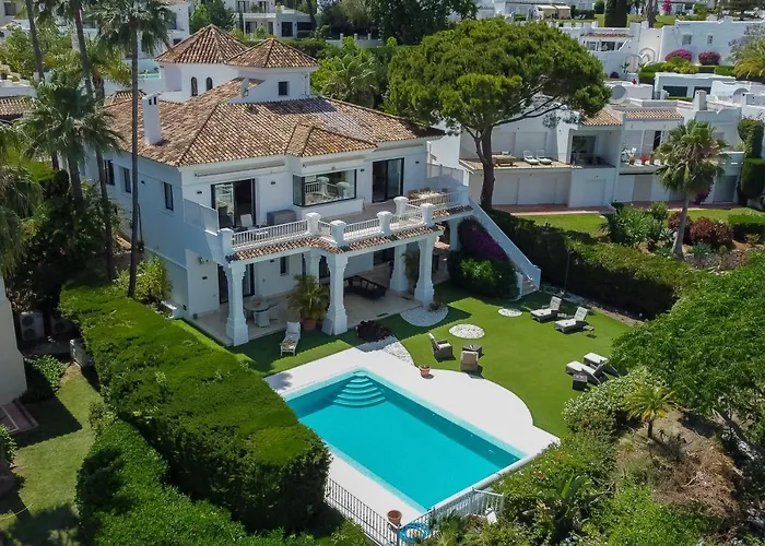 Luxurious 7 Bdrm Frontline Golf Villa - Aloha Gardens