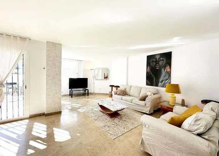 Villa Marbella, Nueva Andalucia, 3 Floors, Pool