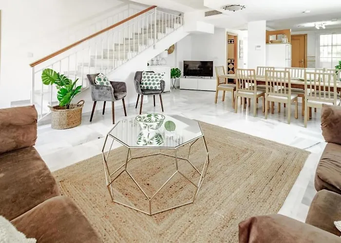 Peaceful Townhouse In Costabella