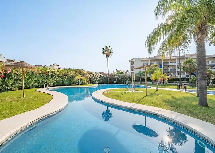 Flat -Puerto Banus -6 A 8 Persons-Pool-Parking