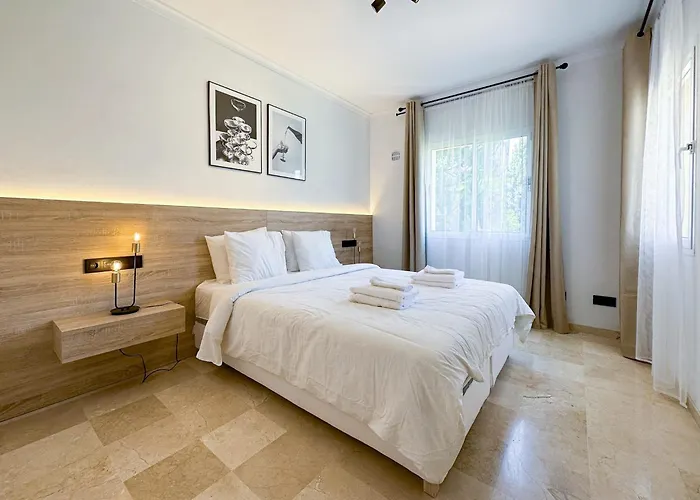 Penthouse Rooftop Terrace 3Bed Pool Family Only