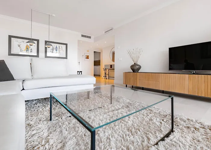 Beachfront Golden Mile Puento Romano Sea View Wifi