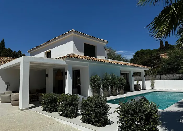 Family Holiday Bliss In Marbella- Brand-New 4 Bedroom Villa With Garden, Private Pool & Jacuzzi, Marbesa 500 M To The Beautiful Cabopino Beach