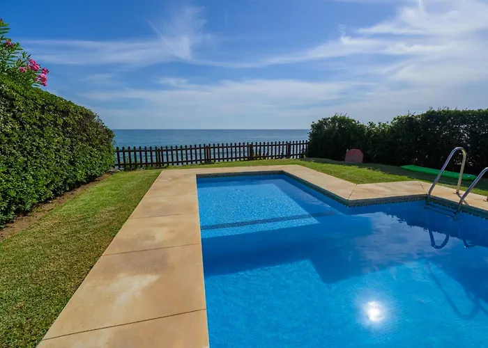 Beautiful Frontline Beach Townhouse