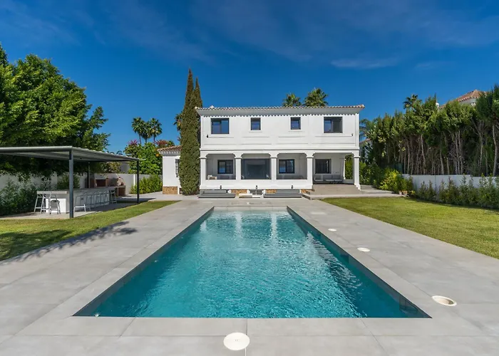 Newly Renovated 6 Bdrm Grand Villa W Pool And Views