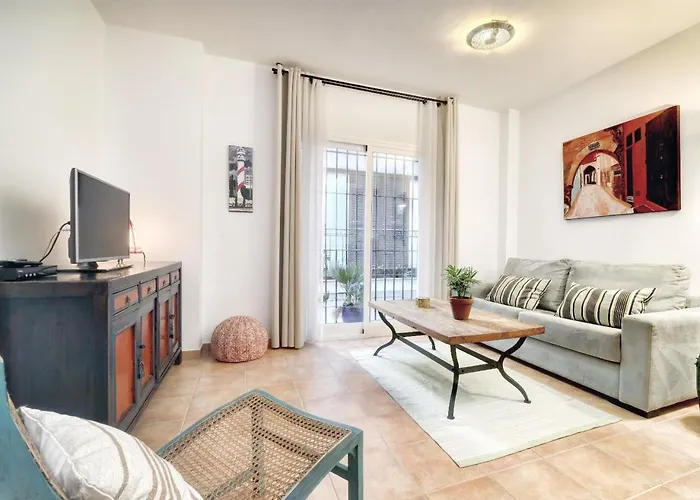 Old Town Apartment Near The Beach