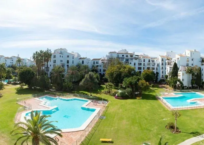 Terrazas De Banús Sunlit Retreat, Walk Everywhere!