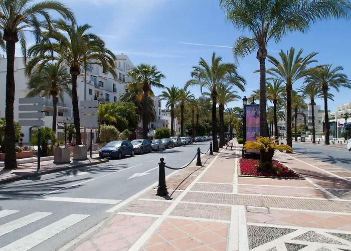 Puerto Banus. Urb Jardines del Puerto. Apartment for up to 6