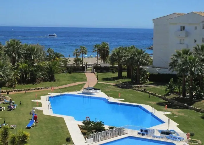 Beachfront apartment in Puerto Banus, Playa Rocio
