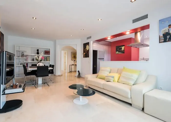 Charming 2 Bedroom Trocadero Arena Area