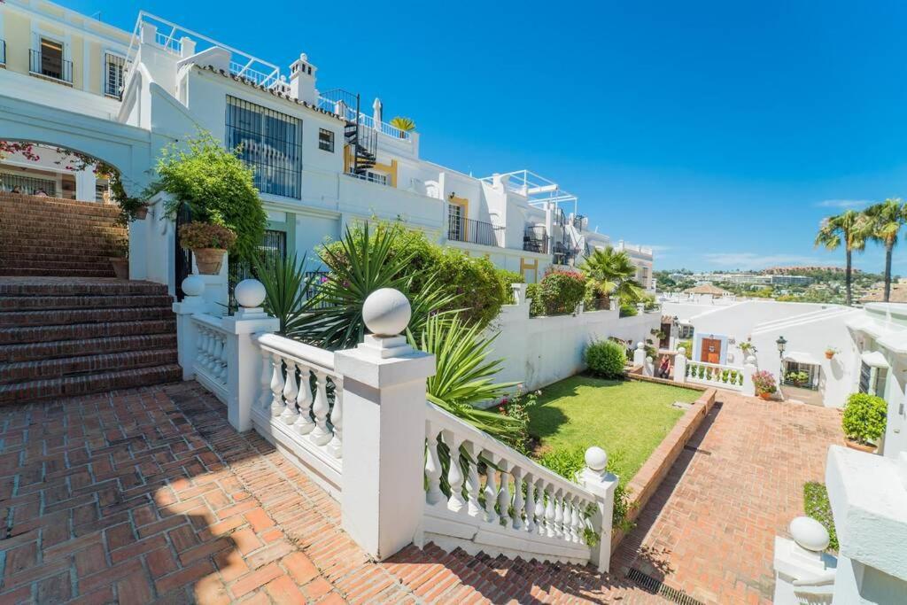 Aloha Pueblo Beautiful With Roof-terrace Next To Aloha Golf Apartamento