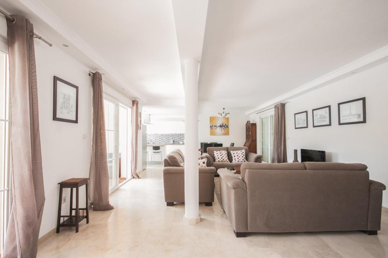 Villa Costanera In Marbella