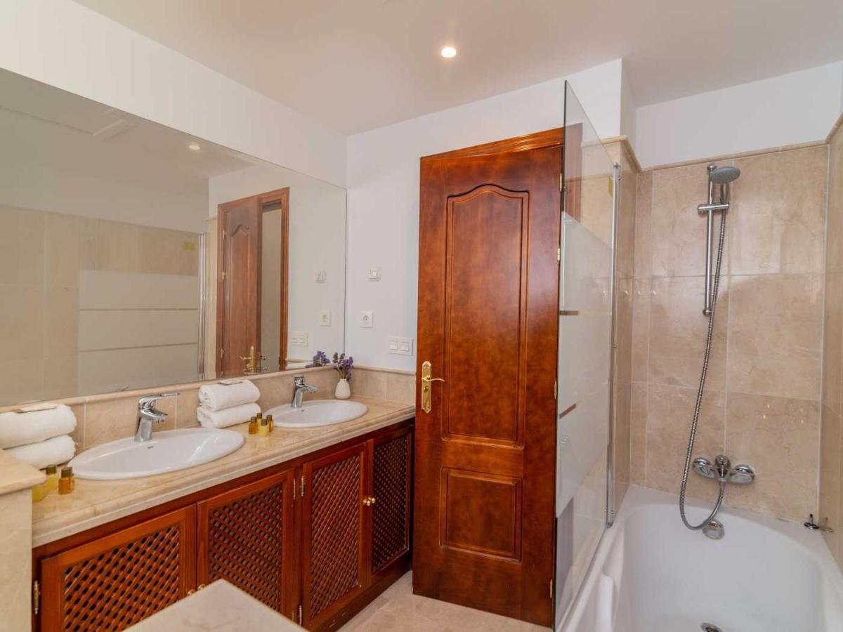 Vacation I El Calvario Villa, Cinema, Pool, Andalusian Garden, Top Location In Old Town Villa *