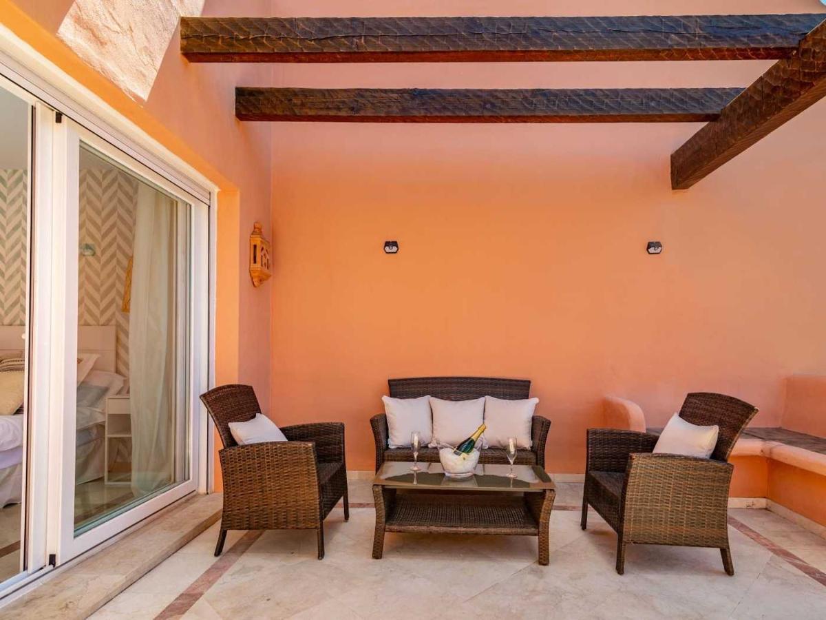 Vacation I El Calvario Villa, Cinema, Pool, Andalusian Garden, Top Location In Old Town Villa Marbella