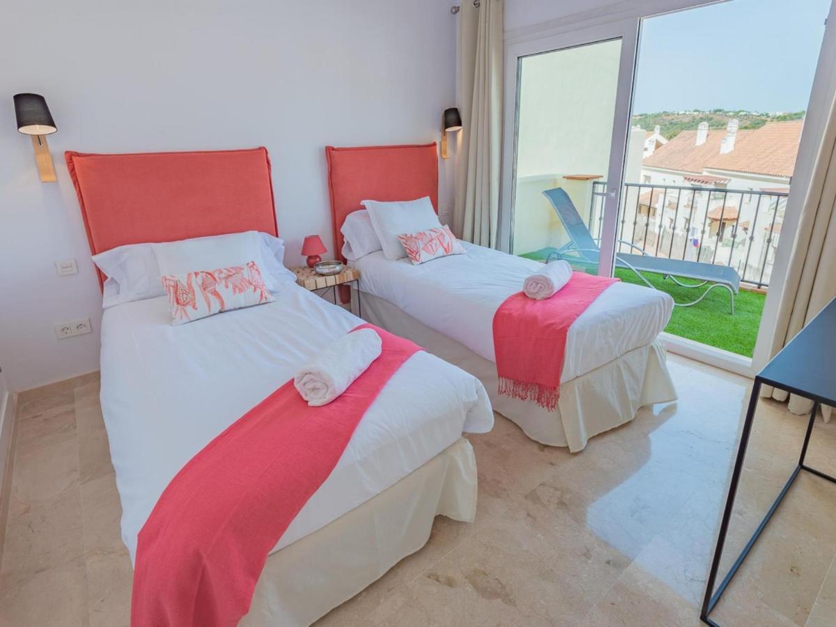 Vacation Los Pinos: Elegant Golf Retreat Near Puerto Banus Apartamento Marbella