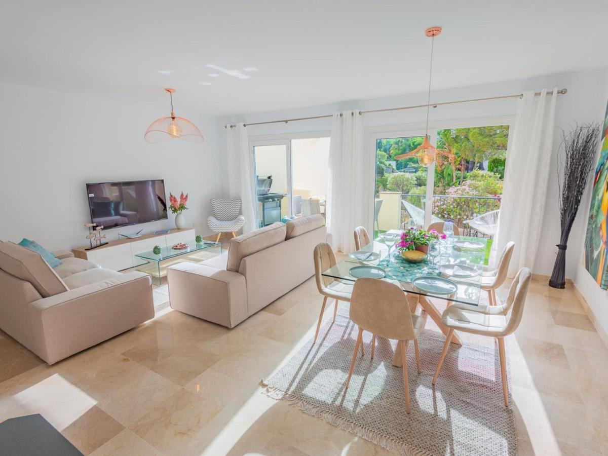 Vacation Los Pinos: Elegant Golf Retreat Near Puerto Banus Apartamento