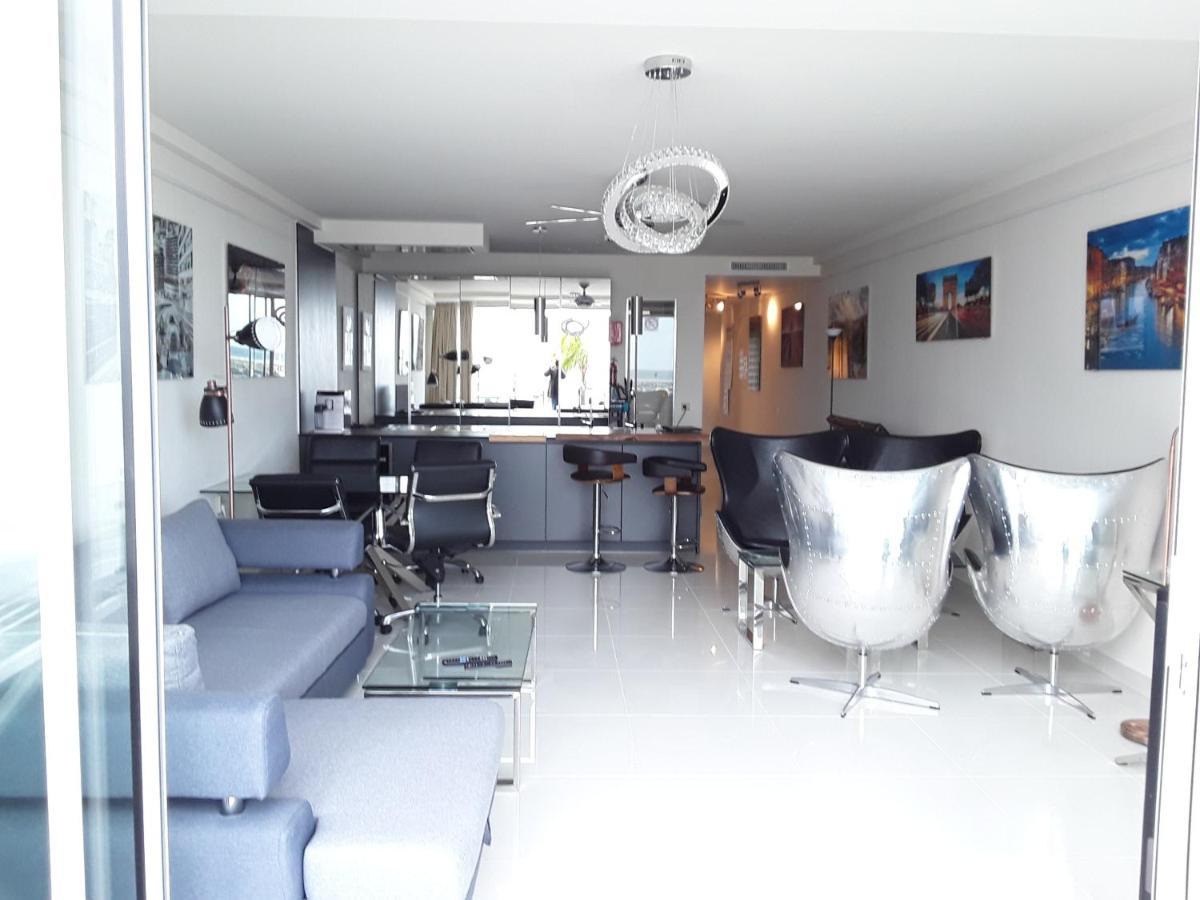 136 A First Line Sleeps 6 Apartment *