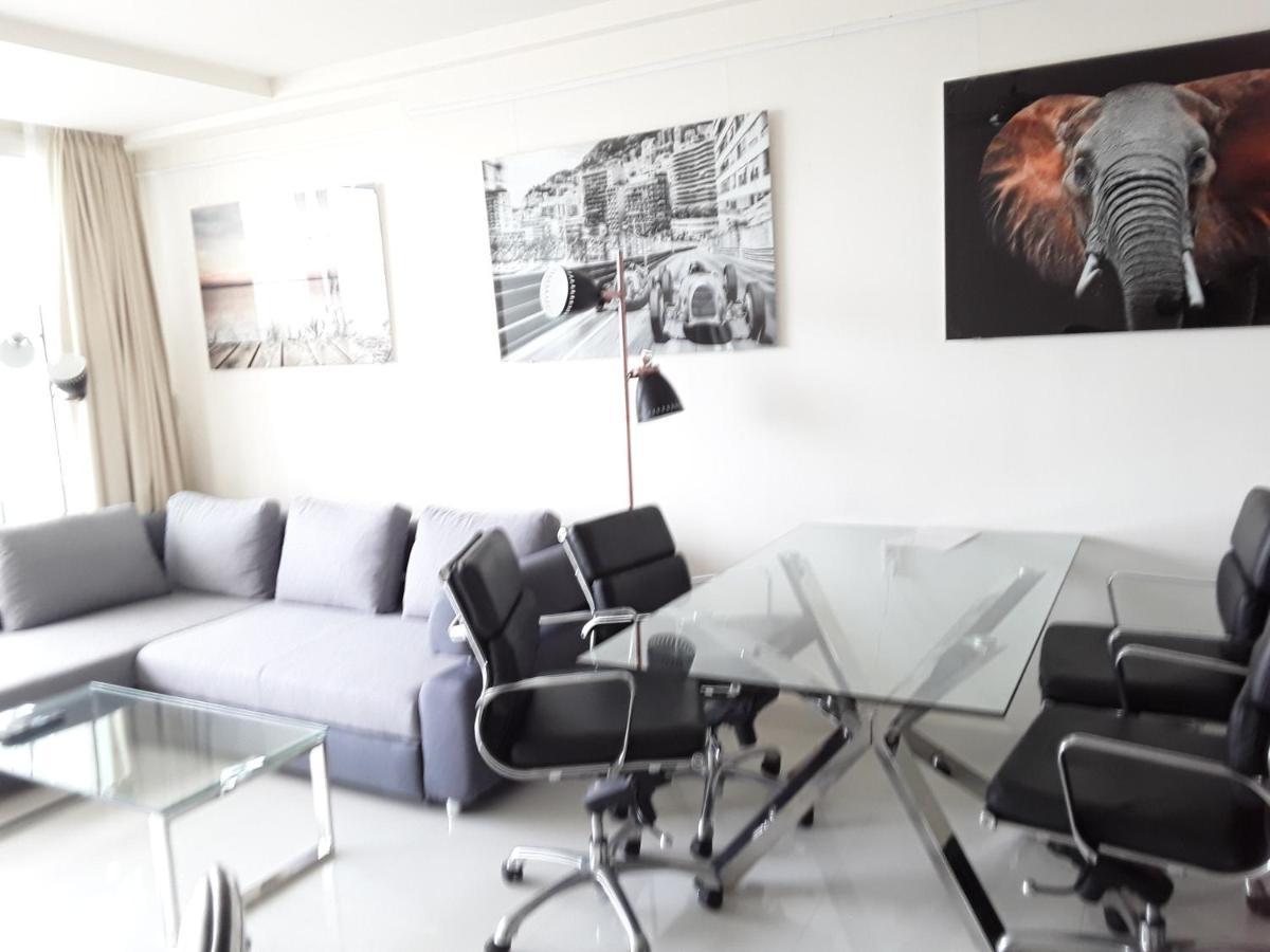 136 A First Line Sleeps 6 Apartment