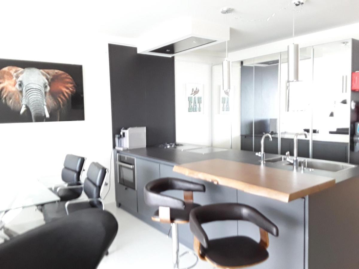 136 A First Line Sleeps 6 Apartment Marbella