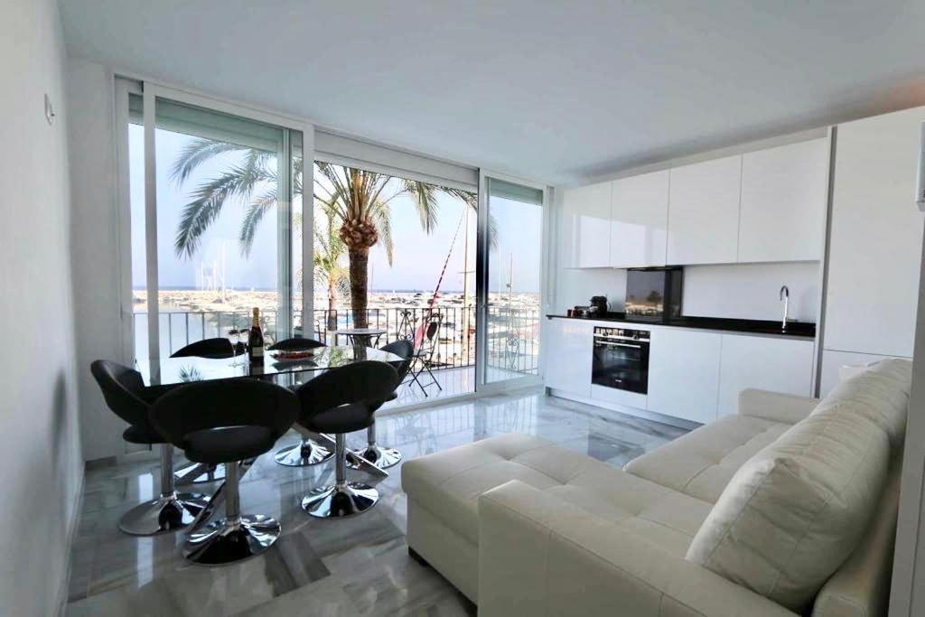 First Line Puerto Banus Harbour, 3 Bedroom Luxury Apartment, Appartement
