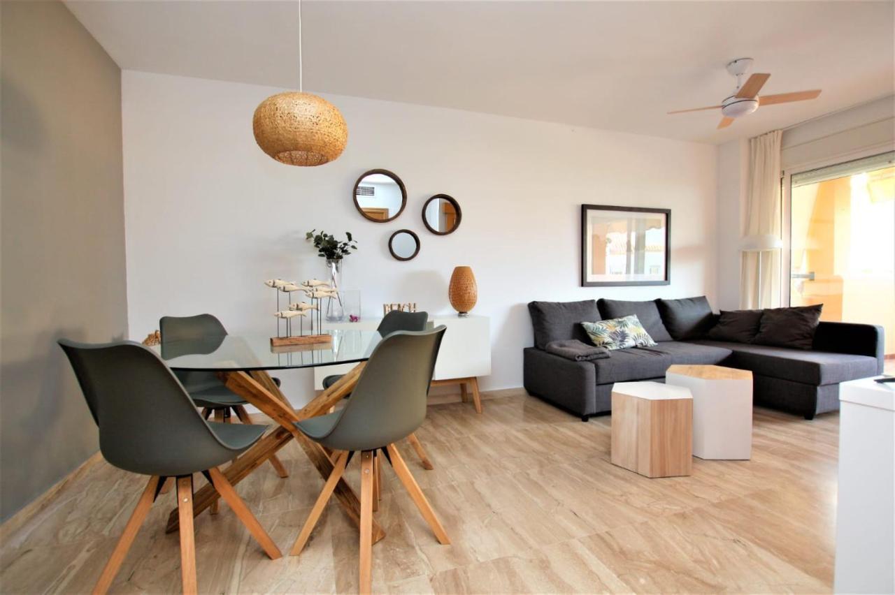 Beachfront La Jacaranda Apartment Marbella